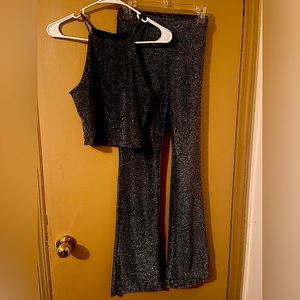 Two-piece sleeveless pant suit